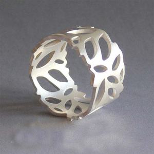 Anneau de serviette en métal en alliage de haute qualité, centre de table rond en or, anneaux de serviette d'art creux, anneau de serviette occidental, vente en gros - Product Image 1