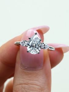 แหวนหมั้นเพชรทรงลูกแพร์หรูหรา 1.50 กะรัต ทอง 18K/14K/10K แหวนเจ้าสาวสามเม็ด แหวนเพชรแบบกำหนดน้ำหนักได้ เครื่องประดับคุณภาพสูง ขายส่ง - Product Image 5