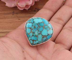 Bague en argent sterling avec sertissage en turquoise bleu cuivre, faite à la main, cadeau classique de mariage et d'anniversaire pour elle - Product Image 1