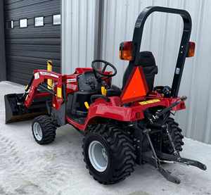 Massey Ferguson GC1723E avec chargeur et godet à attache rapide - Product Image 3
