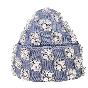 Gorro de Invierno Personalizado al por Mayor, Tejido Jacquard, con Pedrería, Estampado Gráfico, Sublimación y Bordado - Product Image 6