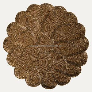 แผ่นรองจานหรูหราสีแดงประดับลูกปัด ขายดี สำหรับตกแต่งโต๊ะอาหาร สไตล์โมเดิร์น ทำมือ สำหรับส่งออก ดีไซน์และสีหลากหลาย กันน้ำ ผลิตในอินเดีย - Product Image 4