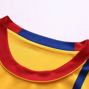 เสื้อฟุตบอลแขนสั้นแบบถักลายปักอักษรแบบกำหนดเองพร้อมโลโก้ - Product Image 5