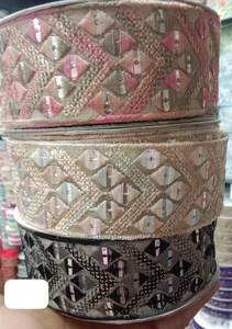 Ruban de bordure de sari brodé floral multicolore à sequins de 1,25 pouce, garniture en dentelle écologique haute densité, ornements de mode ethnique - Product Image 3