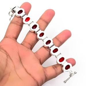 กำไลข้อมือโกเมนโมซัมบิกทรงเหลี่ยม ดีไซน์โบโฮ เงินแท้ 925 ทำมือ พลอยสีแดง ของขวัญสำหรับผู้หญิงและผู้ชาย - Product Image 2