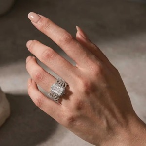 Bague de fiançailles et de mariage en moissanite 925 de 3,5 carats, taille radiant, plaquée or, en argent sterling, alliance ouverte unique pour femme, Inde. - Product Image 2