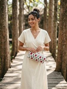 Estuche de Lápices Acolchado de Algodón con Diseño Floral Rosa |   Estuche para Papelería con Estampado a Mano, Bolsa de Maquillaje Hecha a Mano, Caja Protectora de Cosméticos de Alta Calidad - Product Image 6