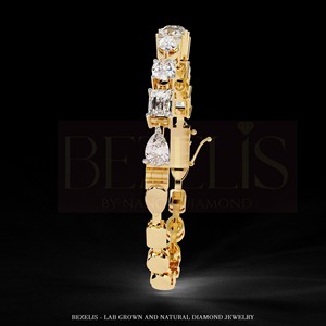 Impresionante Brazalete de Diamantes Cultivados en Laboratorio con Formas Variadas, Obra Maestra de Lujo en Oro Sostenible - Product Image 3