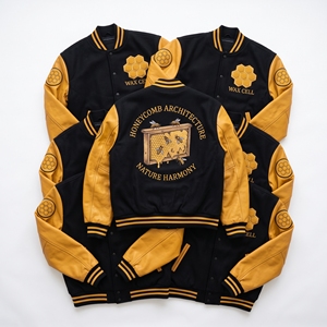 En gros Blouson universitaire bleu marine en laine, style bomber, avec broderie Clover Apiary Hive Smoker et manches en cuir crème - Product Image 2