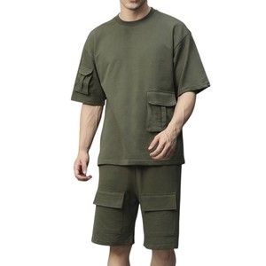 2026 เสื้อยืดคาร์โก้สีเขียวสำหรับผู้ชายดีไซน์ใหม่และกางเกงขาสั้นมีกระเป๋าชุดสองชิ้นชุดลำลองสไตล์สตรีทแวร์ขนาดใหญ่คุณภาพสูง - Product Image 1