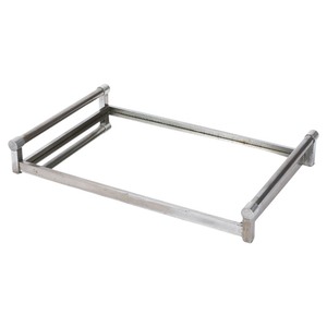 Plateau décoratif rectangulaire en métal de style moderne, design minimaliste, pièce unique avec poignée fonctionnelle - Product Image 1
