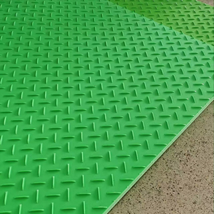 Alfombra de Protección para Suelos de HDPE Encastrable de Fácil Instalación, 4x8 Pies, para Caminos de Acceso Temporal, Eventos y Venta al Por Mayor - Product Image 1