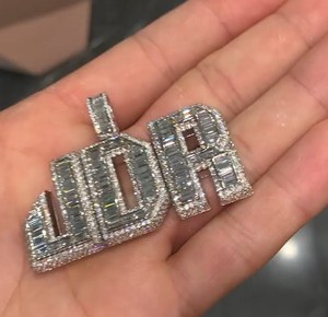 Meilleures ventes : Pendentif lettre personnalisé en argent 925, classique, rond, avec diamants Moissanite taille baguette mélangée, et bague initiale - Product Image 1