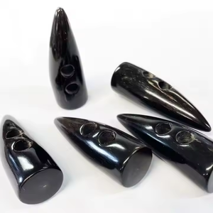 Botones de Cuerno Modernos Hechos a Mano de Alta Calidad y Ecológicos con 2 Agujeros - Product Image 4