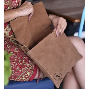 LW Sac de messager vintage en cuir véritable fait à la main Sacs à bandoulière élégants pour unisexe - Product Image 4