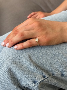 Anillo Ondulado con Diamante en Forma de Pera de 1 Quilate, Diamante Cultivado en Laboratorio y Moissanita, Anillo de Dedo Único Minimalista de Oro Sólido de 14K para Mujer, Regalo para Ella - Product Image 1