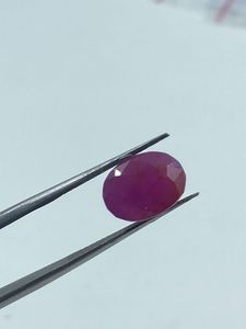 พลอยทับทิมสีชมพูอมม่วงธรรมชาติคุณภาพดี รูปทรงวงรี น้ำหนัก 6.57 กะรัต จากผู้ส่งออกในราคาที่ดีที่สุด - Product Image 3