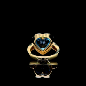 Bague élégante en forme de cœur avec halo de diamants cultivés en laboratoire certifiés IGI or/argent, accentuée de diamants étincelants, bande polie, luxe unisexe - Product Image 2