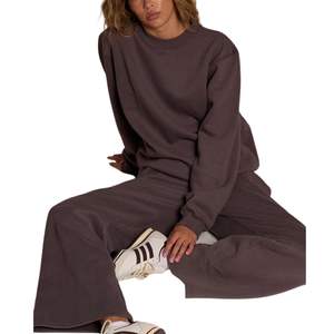 ชุดวอร์มไหมพรมโอเวอร์ไซส์สองชิ้นสำหรับผู้หญิง เสื้อสเวตเชิ้ตและกางเกงจ็อกเกอร์ลำลอง สไตล์สตรีทแวร์สำหรับฤดูใบไม้ผลิและฤดูหนาว รับทำโลโก้ตามสั่ง ขายส่งแบบ OEM - Product Image 3