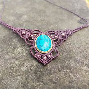 Collar de Macramé Hecho a Mano con Turquesa, Joyería Boho Ajustable con Propiedades Curativas - Product Image 1