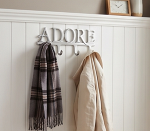 Elegantes Ganchos Metálicos Adore para Pared, 4 Ganchos, Diseño Moderno con Letras, Resistente al Óxido, Perchero Organizador - Product Image 5