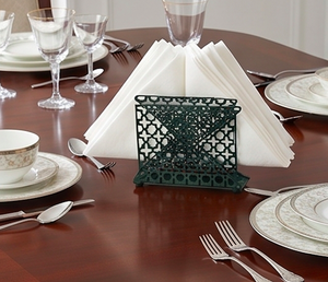 Porte-serviettes en métal vert bohème avec motif géométrique, support à mouchoirs autoportant pour la cuisine et la décoration intérieure - Product Image 3