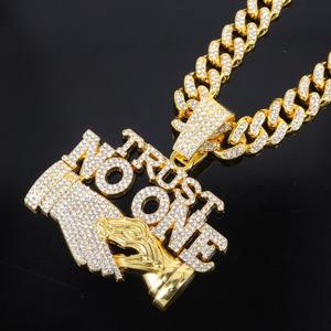 Chaîne cubaine tendance pour hommes européens et américains, style hip-hop, en alliage doré, avec pendentif motif croix incrusté de diamants - Product Image 5