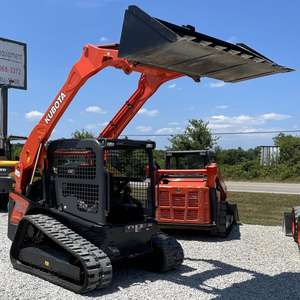Venta al por mayor de la cargadora compacta sobre orugas Kubota SVL75 2 con sistema hidráulico avanzado para excavación, nivelación y agricultura. - Product Image 6
