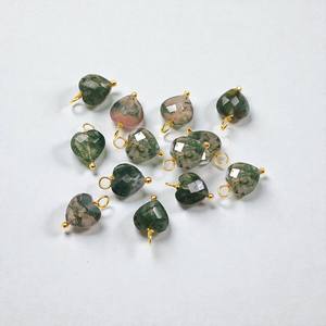 Pendentif en agate mousse naturelle en forme de cœur |   Charme en argent vert biologique pour bijoux faits à la main - Product Image 2