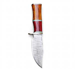 Cuchillo de Camping Personalizado Hecho a Mano de Acero de Damasco con Mango de Madera Multitono y Refuerzo de Acero, Hoja Fija - Product Image 1