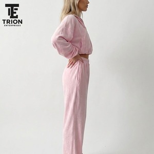 Conjuntos Deportivos de Mujer al Por Mayor, Corte Regular, de Secado Rápido y Teñidos en Color Liso Personalizados - Product Image 4