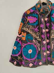 Veste en velours noir brodée, style bohème folklorique floral, faite à la main, style vintage, vêtement d'extérieur, broderie Suzani en velours - Product Image 3