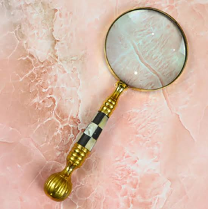 Loupe de poche avec longue chaîne dorée et étui en cuir, loupe en laiton disponible à prix de gros. - Product Image 2