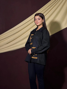 Camisa de Invierno para Mujer, Negra, de Algodón, Bordada, con Botones, Estampado Floral, Cuello Camisero, Mangas Largas, Corte Holgado, Estilo Clásico - Product Image 2