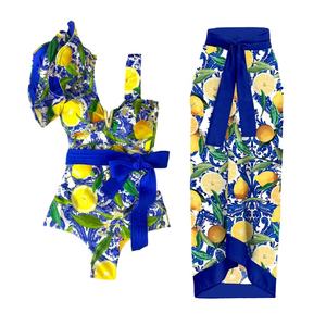 Maillot de bain bikini en polyester à motif floral, design coloré, vêtements de sport tendance pour seniors, coupe ajustée, tenue de plage - Product Image 1