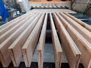 Vente en gros usine Poutre en bois lamellé-collé LVL en pin massif, taille sur mesure 2100mmx35mmx38mm, première qualité pour meubles, palettes et portes - Product Image 3