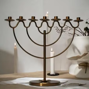 UNICORN HANDICRAFTS Menorah en laiton, chandelier à 7 bougies, support de bougies en métal durable, écologique, fait main, décoration d'intérieur - Product Image 6