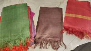 Écharpes en soie Tussah unies multicolores avec franges pour accessoires de mode - Product Image 4