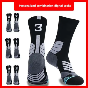 Chaussettes de Pilates en coton avec logo brodé personnalisable, antidérapantes, confortables, pour l'entraînement et les séances de gym - Product Image 3