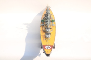 Maquette de navire de guerre allemande Bismarck en bois, faite à la main - Modèle historique de la marine de la Seconde Guerre mondiale pour la décoration de la maison ou du bureau - Product Image 2