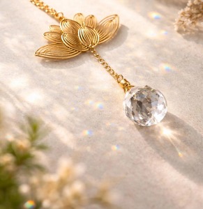 Atrapasueños de metal dorado y cristal con forma de loto, decoración colgante para ventana, balcón, jardín, arte espiritual de reflexión de luz. - Product Image 3
