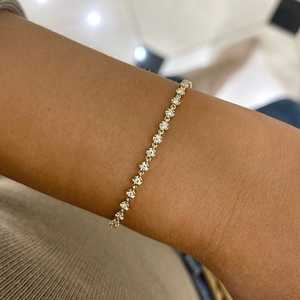 กำไลข้อมือเพชรทรงกลม 14K 18K ทองคำแท้ ประดับเพชรทรงกลมแบบ Lab Grown รูปทรง Buttercup พร้อมตัวล็อกแบบ Lobster Clasp ขนาด 7 นิ้ว เหมาะสำหรับใส่เป็นเครื่องประดับชั้นเดียวหรือหลายชั้น - Product Image 2