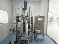 Fermenteur Industriel Bioréacteur en Acier Inoxydable Conteneur à Vapeur 50000L/2000L Assure un Mélange Uniforme des Nutriments, des Microbes et des Gaz (avec Pompe)