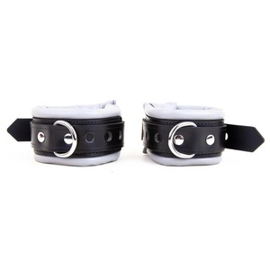 กุญแจมือหนังบุหนังสำหรับพันธนาการ อุปกรณ์ BDSM หนัง - Product Image 2