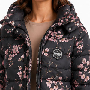 Chaqueta Impermeable con Capucha para Mujer, con Interior Aislado y Cómodo, Producción Personalizada OEM ODM para Venta al Por Mayor - Product Image 3
