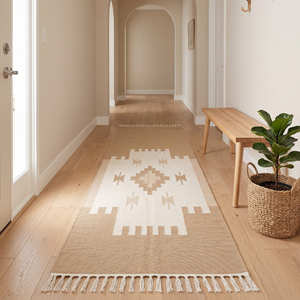 Alfombra de Diseño Kilim Geométrica de Algodón Tejido Plano 4x6 con Borlas, Rectangular, para Pasillo, Antideslizante, en Tonos Naturales - Product Image 1