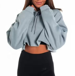 Vêtements décontractés polyvalents avec un coupe ajustée moderne, sweats à capuche courts pour femmes conçus pour une superposition facile. - Product Image 4