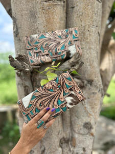 Nouveau Western élégant cheveux sur peau couleur usiné fourrure cuir pochette femmes conçu sac à main vente chaude en cuir usiné portefeuille Unique - Product Image 3