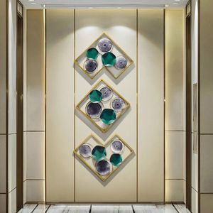 27.6 \ "moderno unico Set di decorazioni da parete in metallo con foglie di loto 3 pezzi con cornice quadrata in oro - Product Image 1