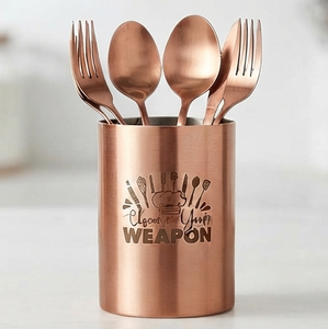 Porte-ustensiles en métal rose doré, organisateur de couverts cylindrique avec gravure personnalisée pour la cuisine - Product Image 4